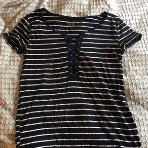 Cross down stripes shirt